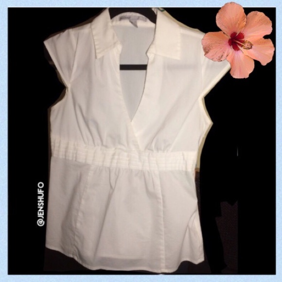 Old Navy Crisp V-neck Cap Sleeve Blouse - Picture 3 of 7